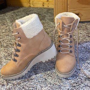 Dolce Vita Russit Booties! Size 8.5